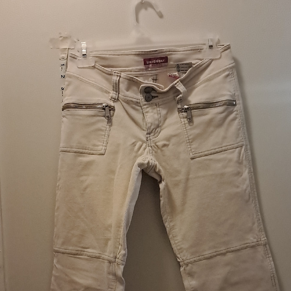 UNIONBAY Women's Cream Corduroy Jeans with front Zipper Pockets